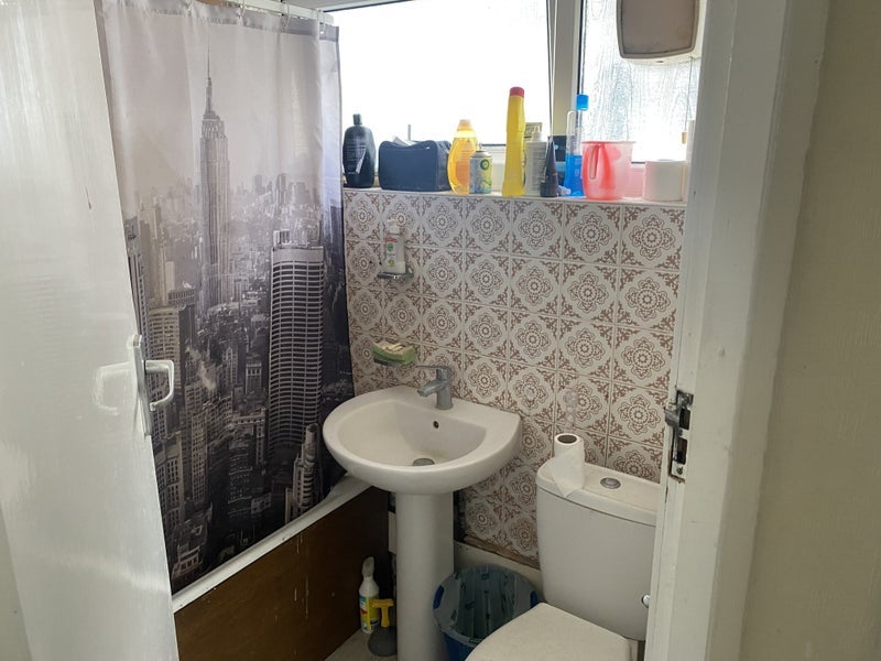 Room Meadowview Road in Greater London