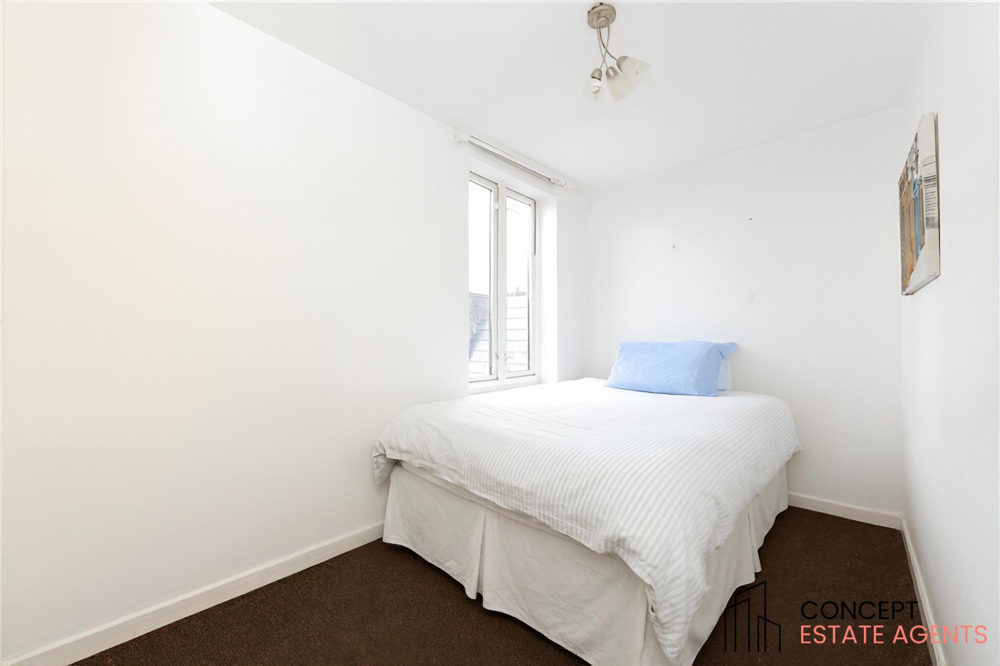 Flat Cathles Road in Greater London