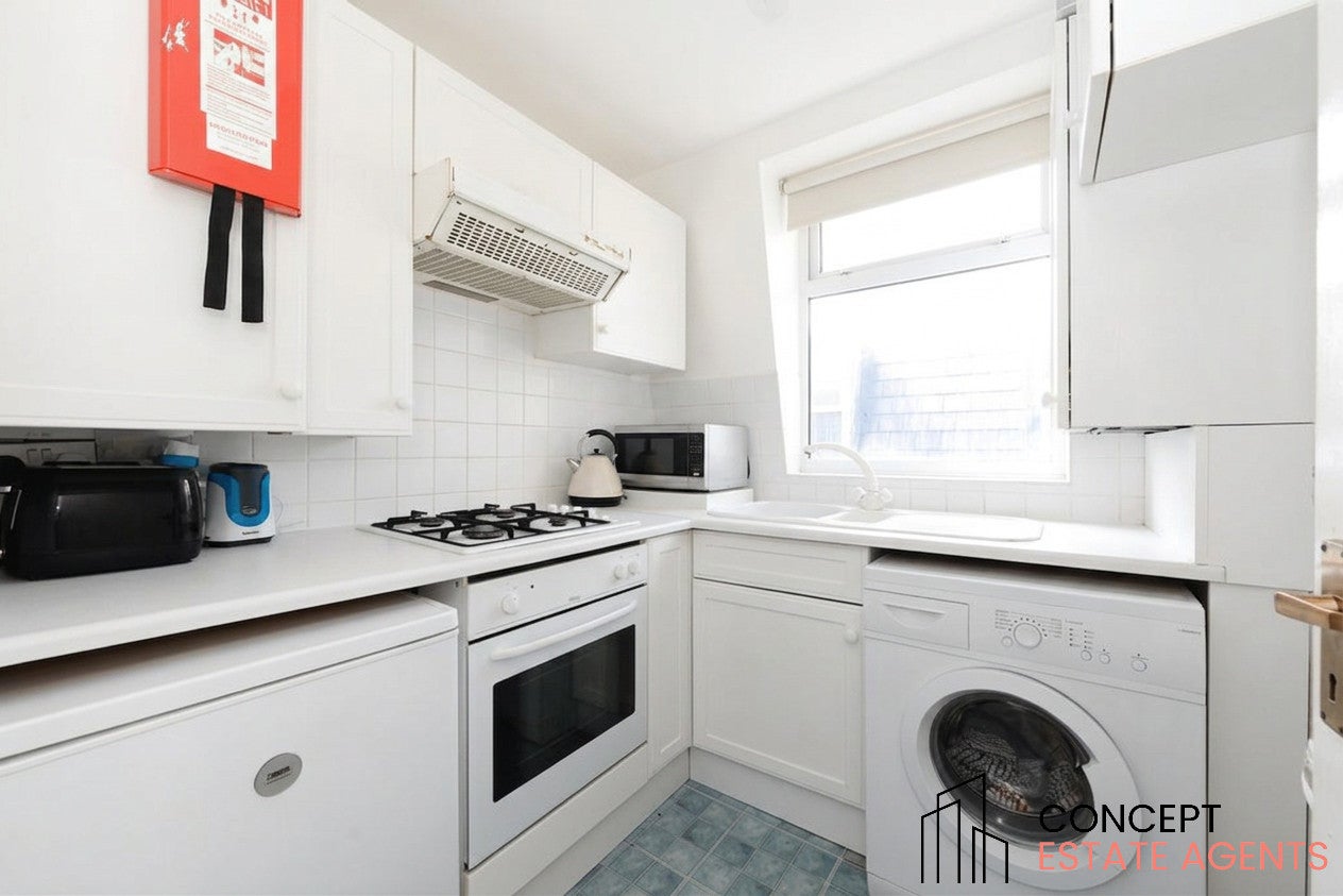 Flat Cathles Road in Greater London