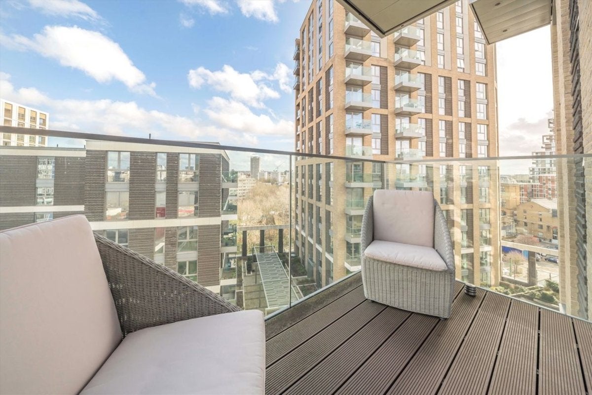 Flat Bridges Court in Greater London