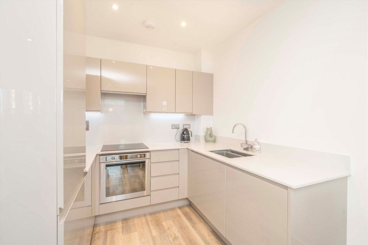 Flat Bridges Court in Greater London