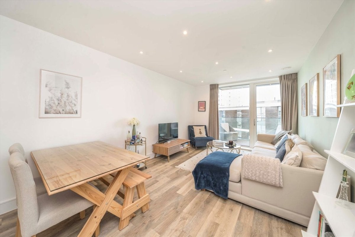 Flat Bridges Court in Greater London