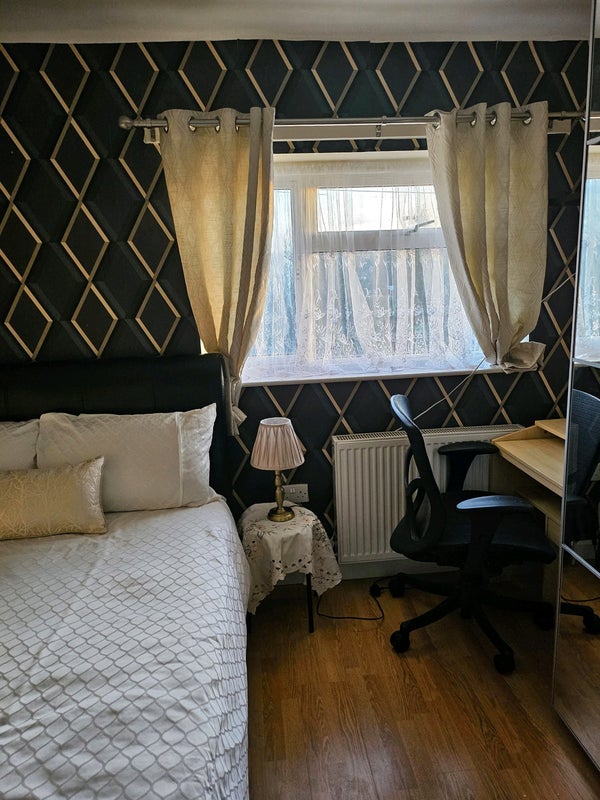 Room Stirling Drive in Greater London
