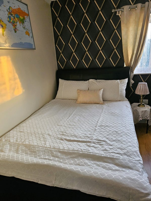 Room Stirling Drive in Greater London