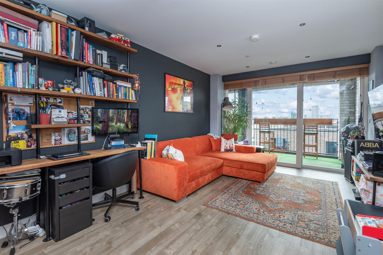 Flat Rookwood Way in Greater London