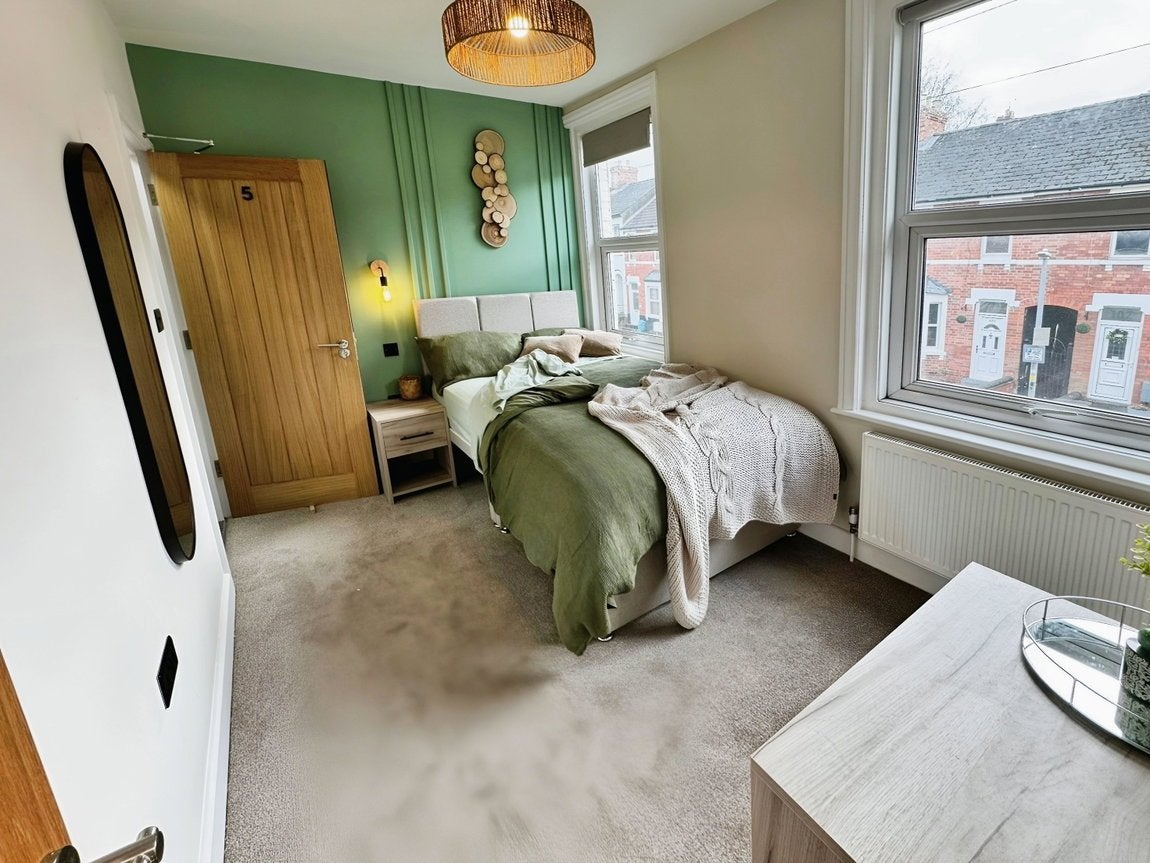 Room Dixon Street in Swindon