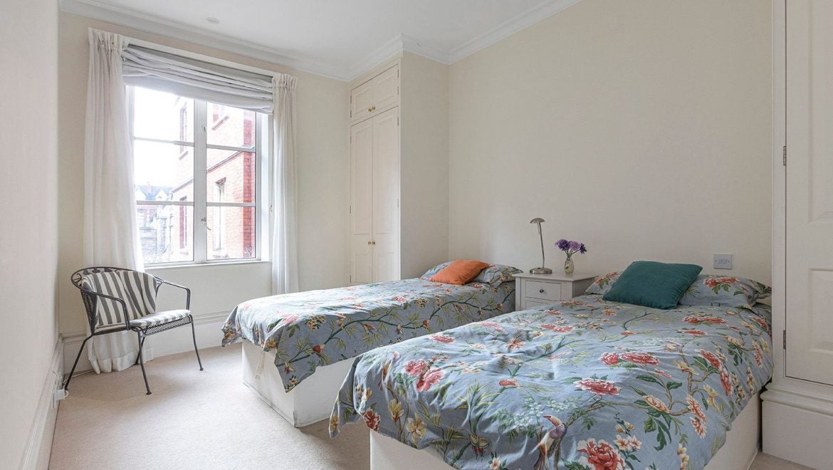 Flat Rose Square in Greater London