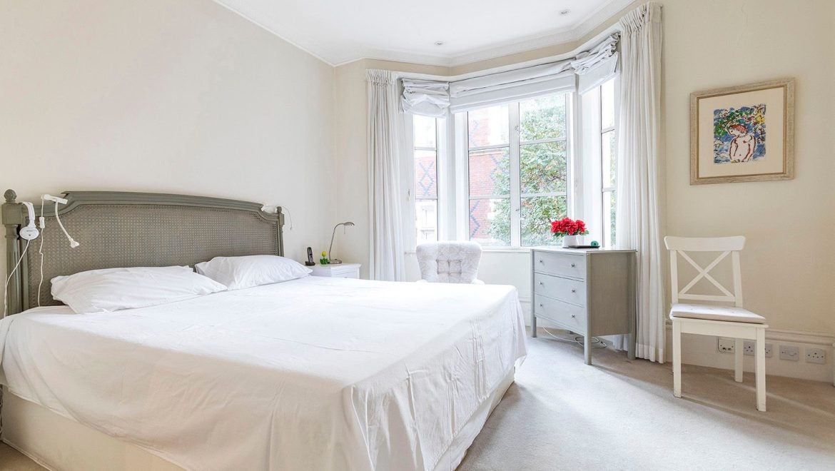 Flat Rose Square in Greater London