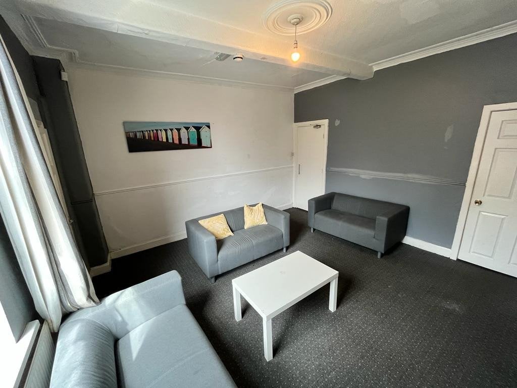 Room Back Lucas Street in Leeds