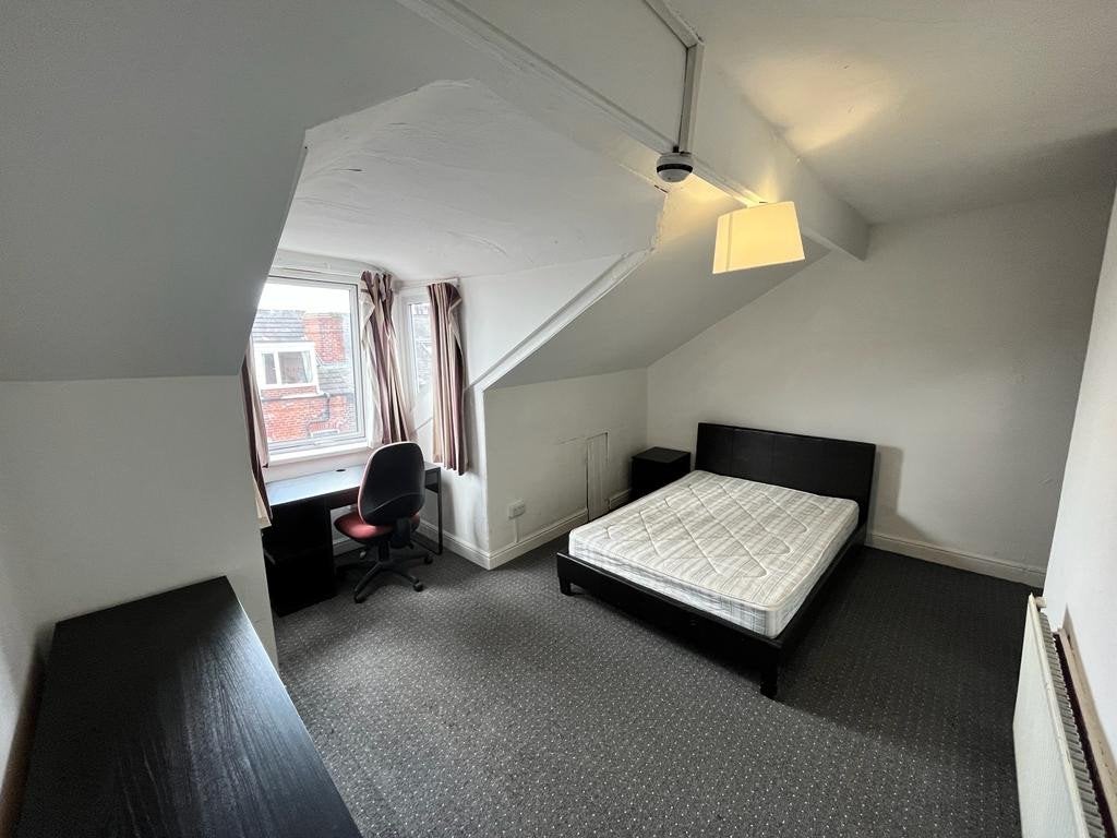 Room Back Lucas Street in Leeds