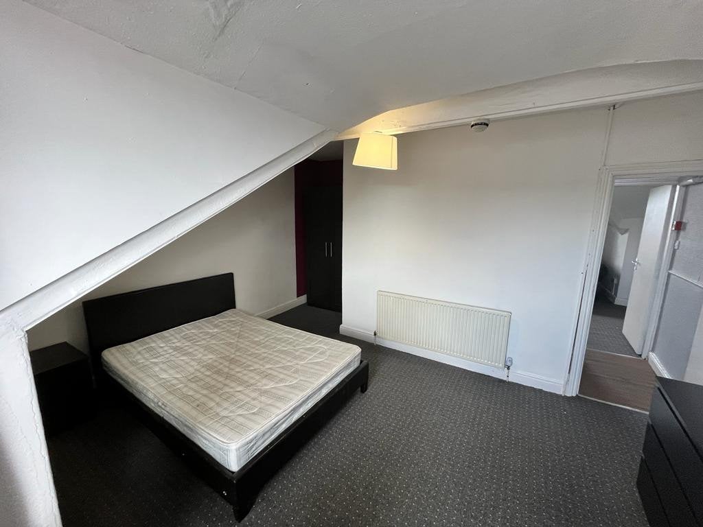 Room Back Lucas Street in Leeds