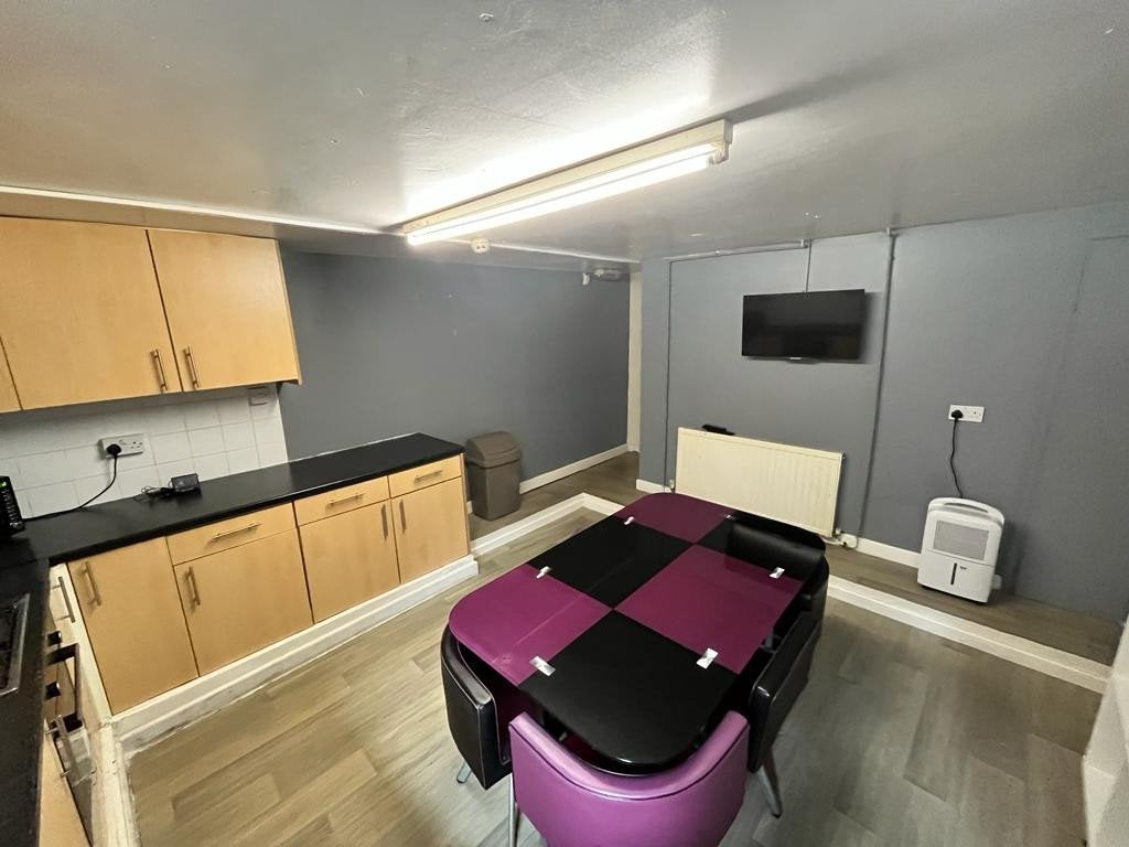 Room Back Lucas Street in Leeds
