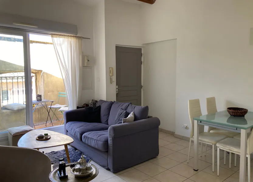 Flat Route de Caireval in Lambesc