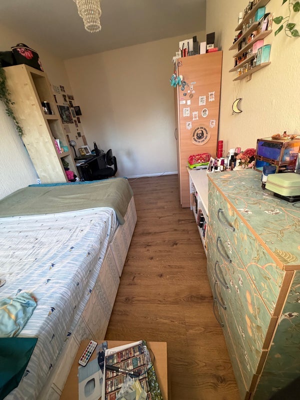 Room Seven Sisters Road in Greater London