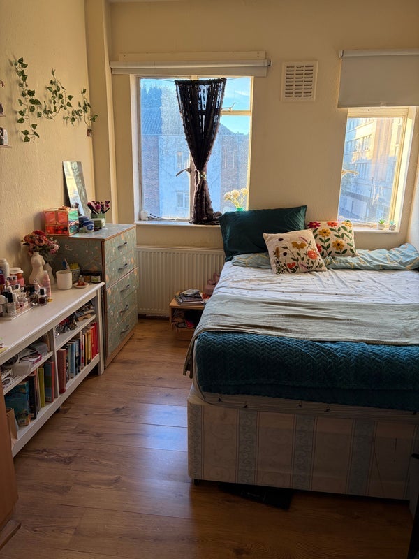 Room Seven Sisters Road in Greater London