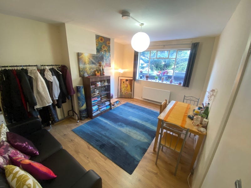 Room Seven Sisters Road in Greater London