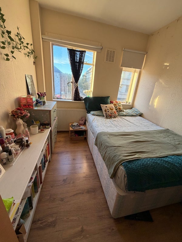 Room Seven Sisters Road in Greater London