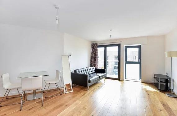 Flat Surrey Quays Road in Greater London
