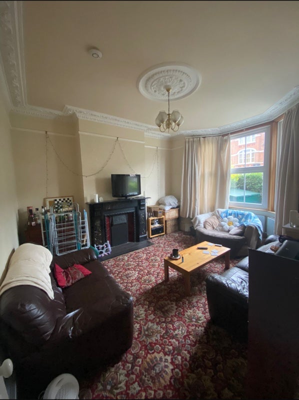 Room Honeybrook Road in Greater London