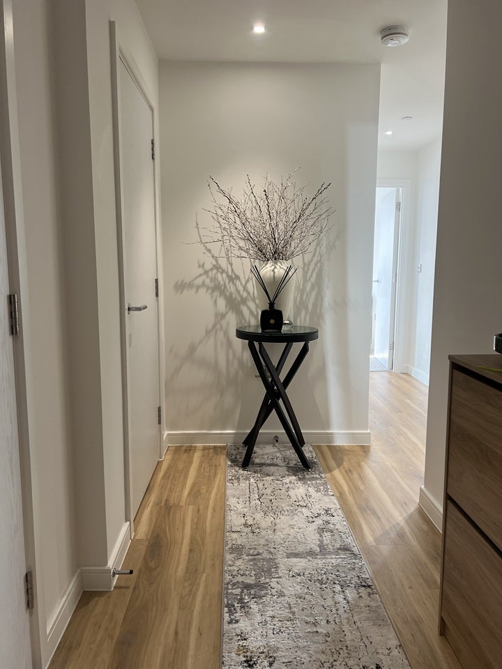 Flat Rookery Way in Greater London
