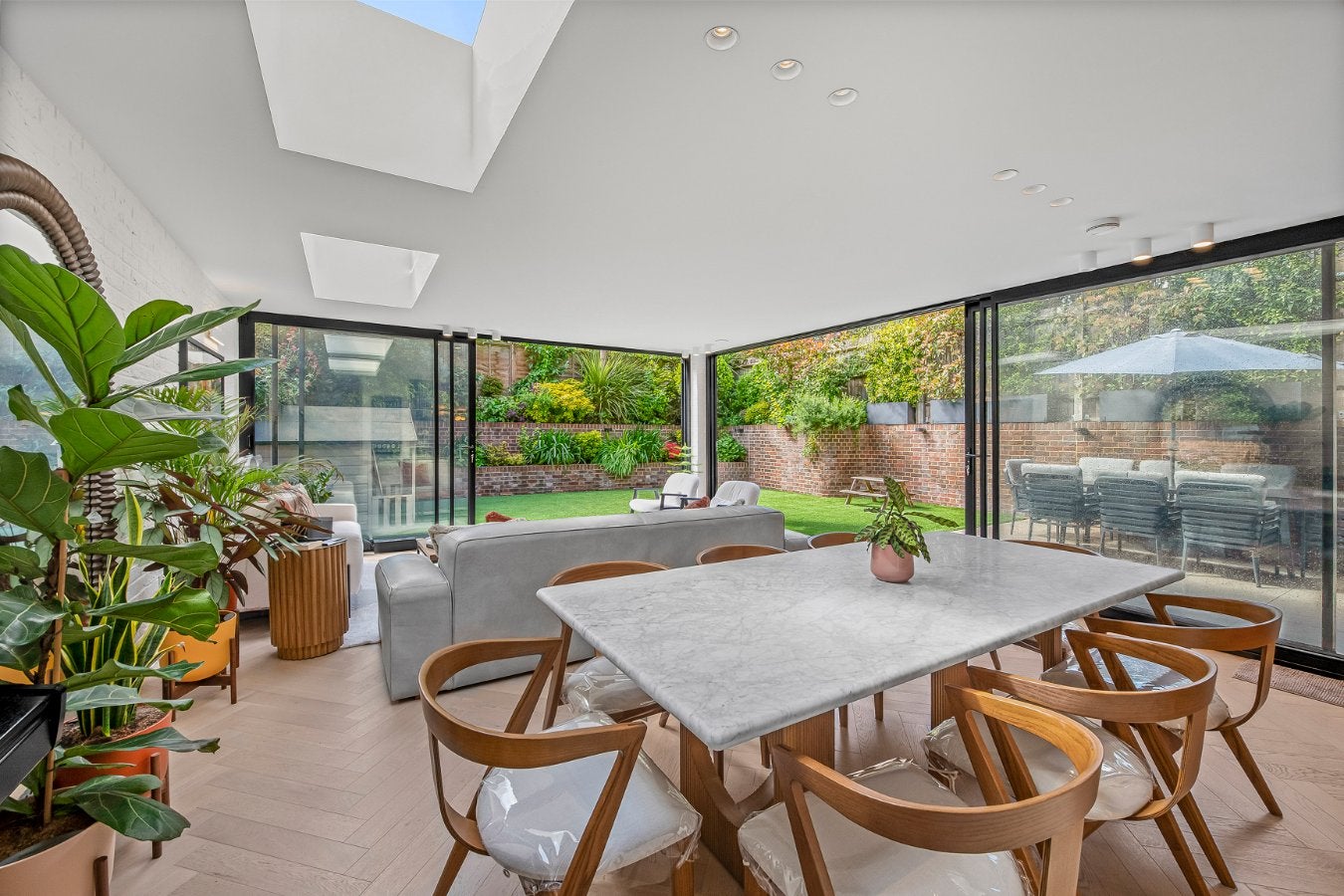 Flat Maresfield Gardens in Greater London