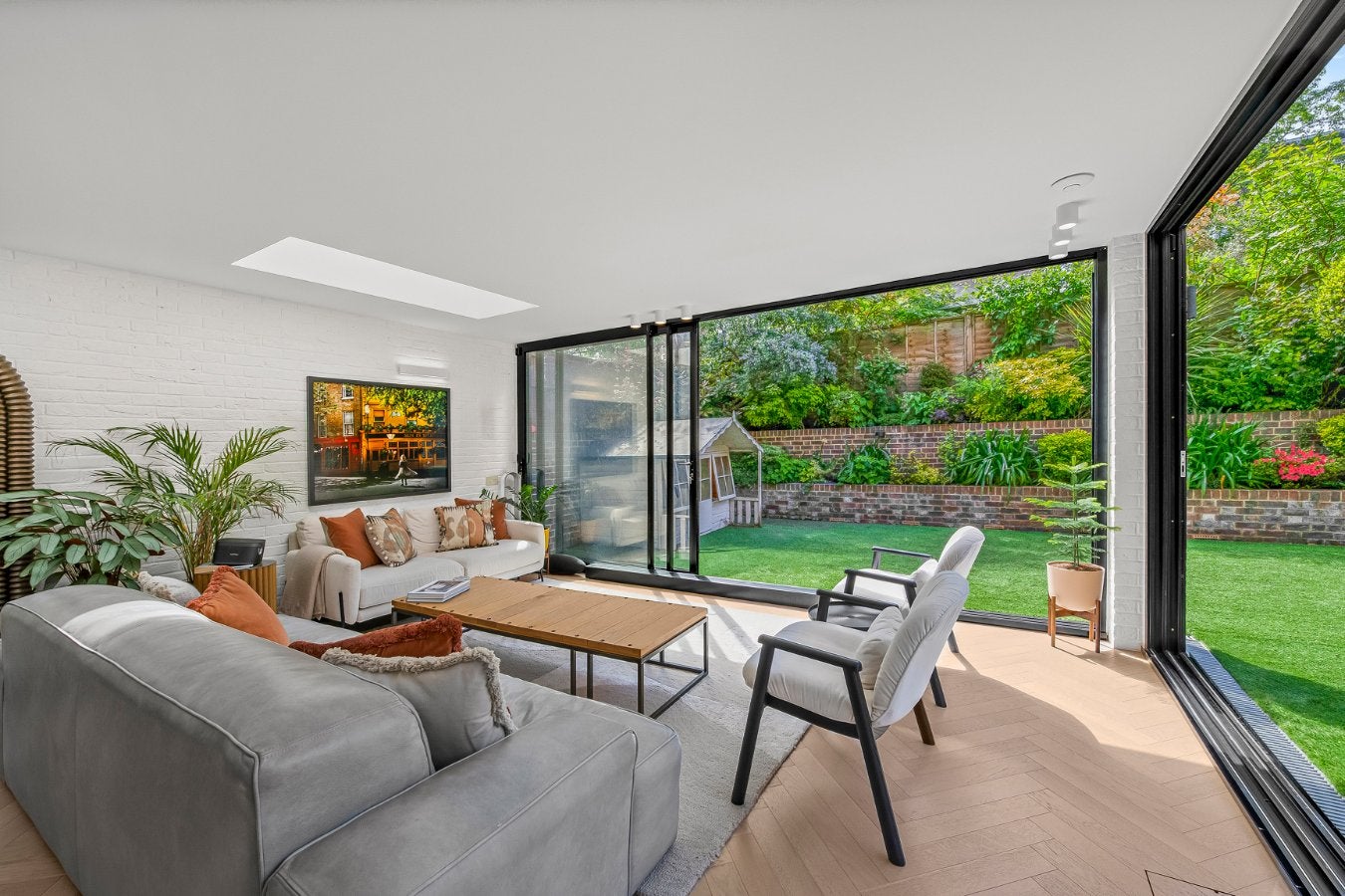 Flat Maresfield Gardens in Greater London