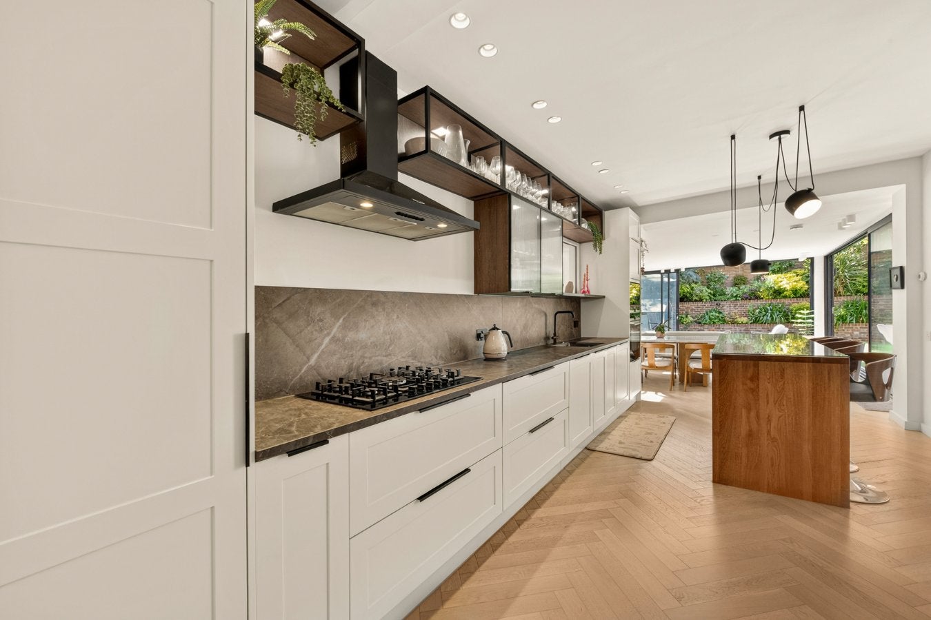 Flat Maresfield Gardens in Greater London