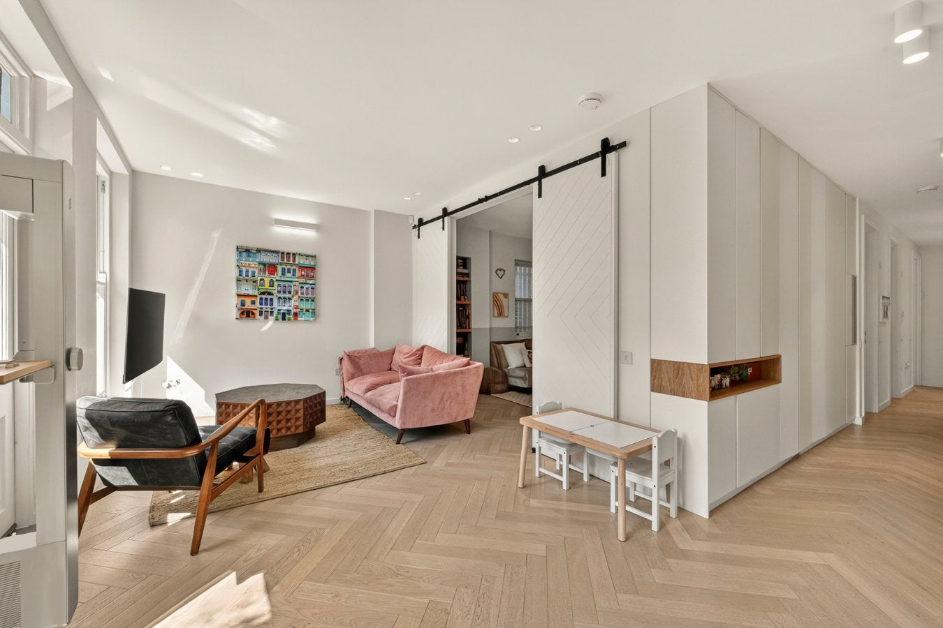 Flat Maresfield Gardens in Greater London