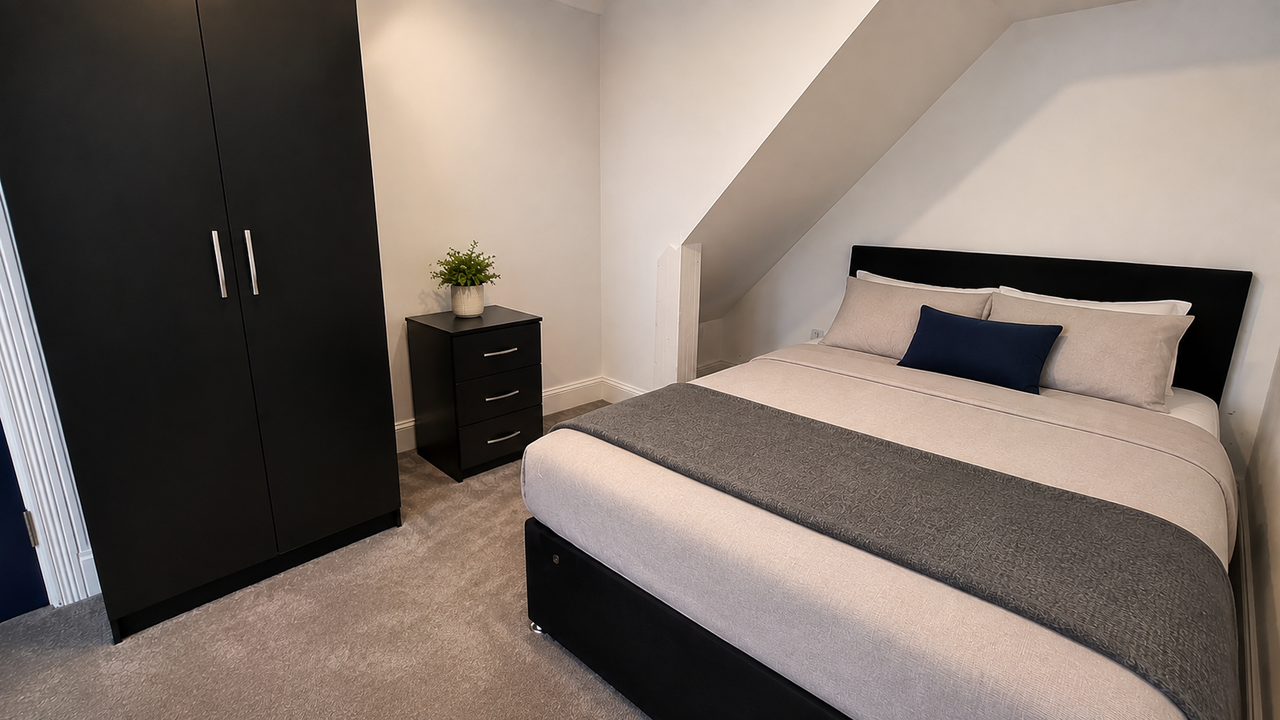Room Clarendon Road in Luton