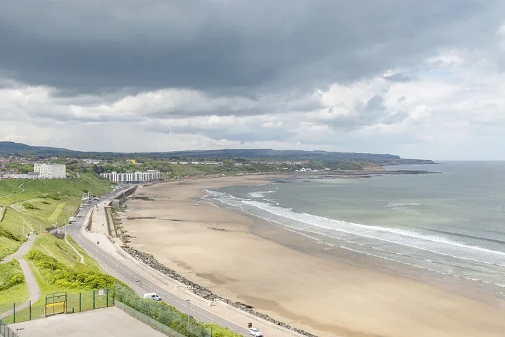 Flat Queen's Parade in Scarborough