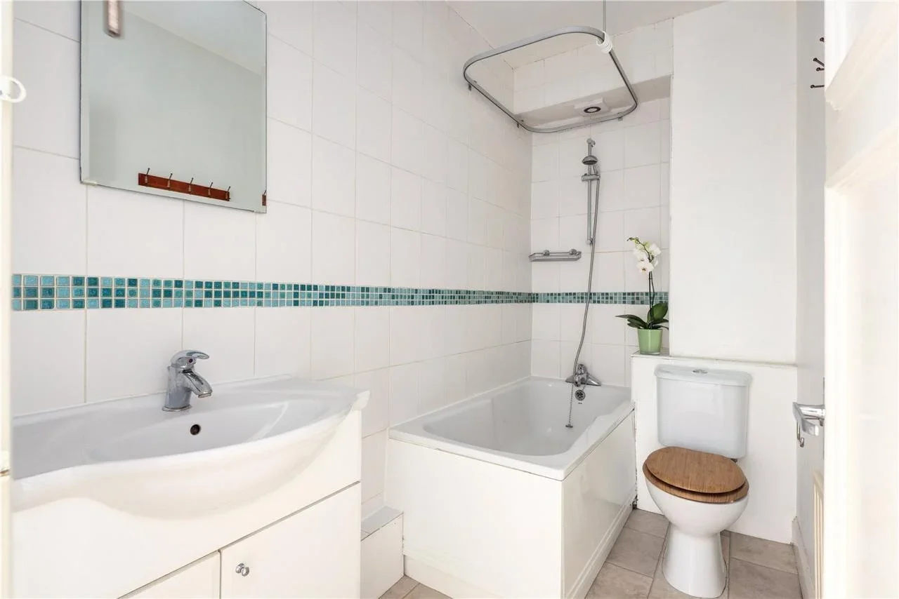 Flat Mabley Street in Greater London