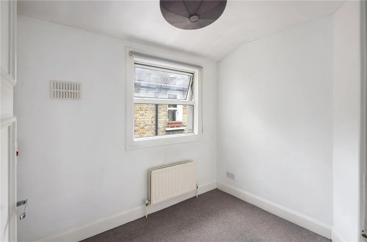 Flat Mabley Street in Greater London