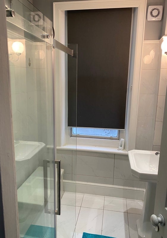 Room Harvist Road in Greater London