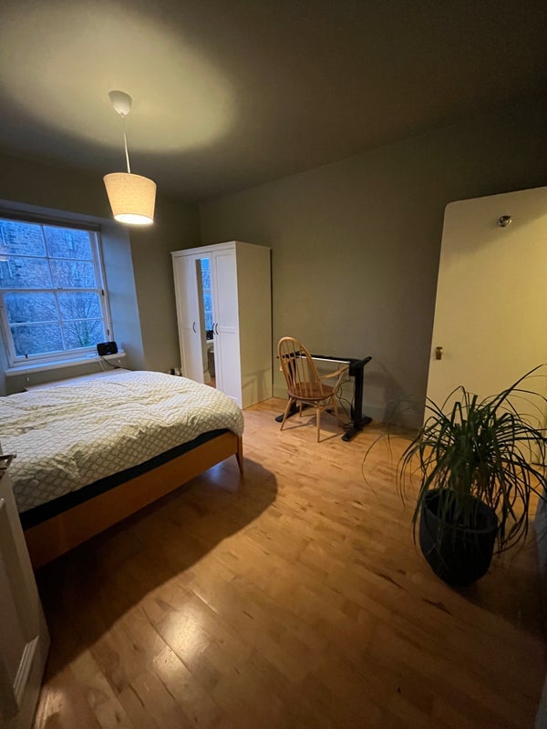 Flat Belgrave Terrace in Glasgow