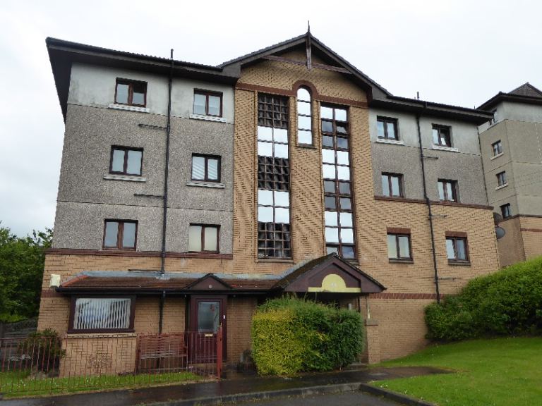 Flat Ashvale Crescent in Glasgow