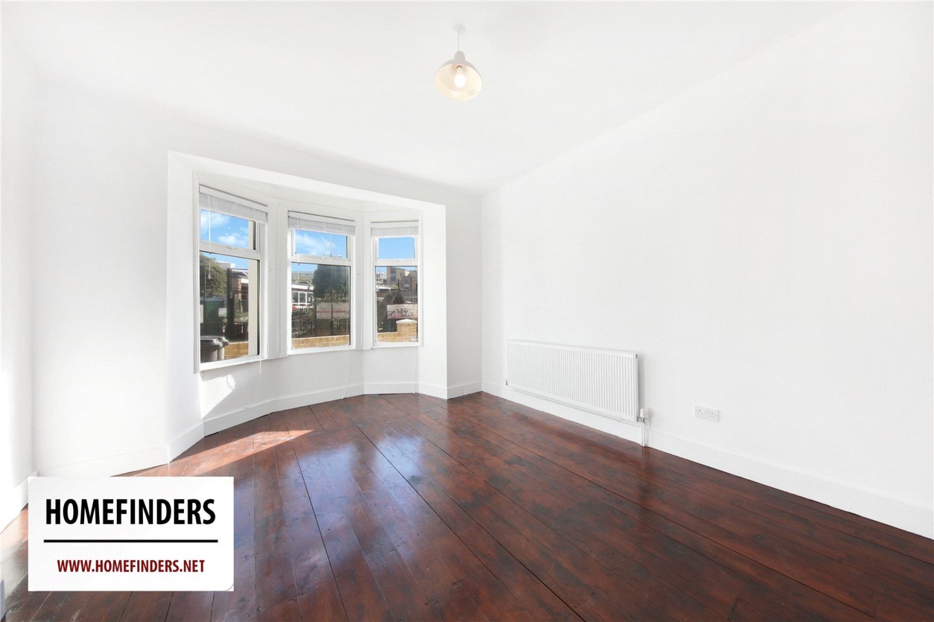 Flat Rendlesham Road in Greater London