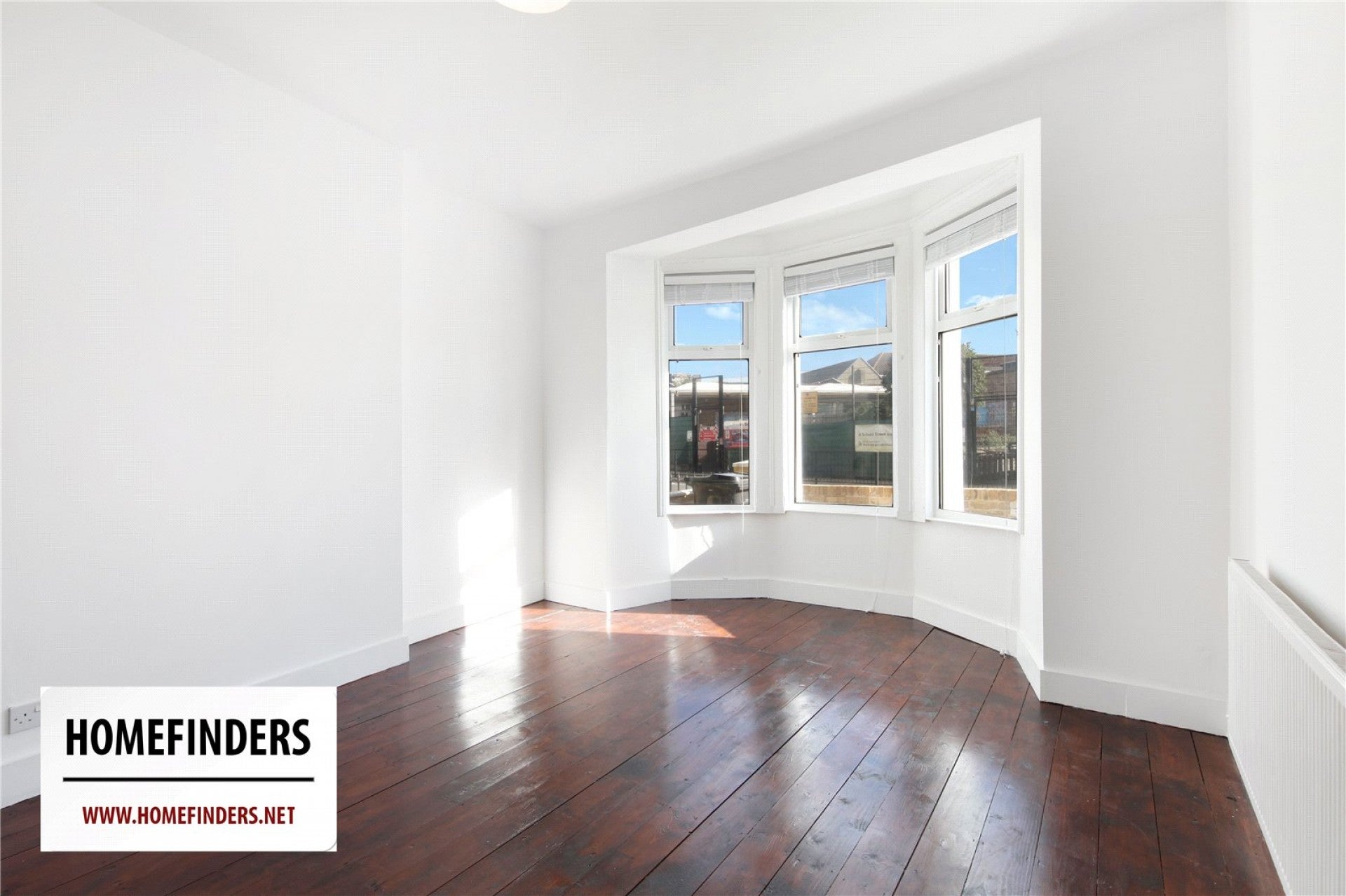 Flat Rendlesham Road in Greater London