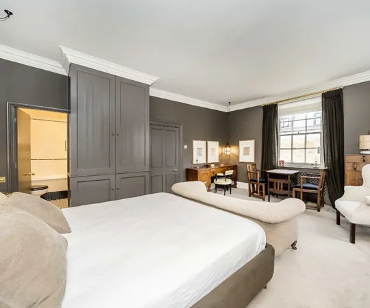 Flat Cambridge Street in City of Westminster