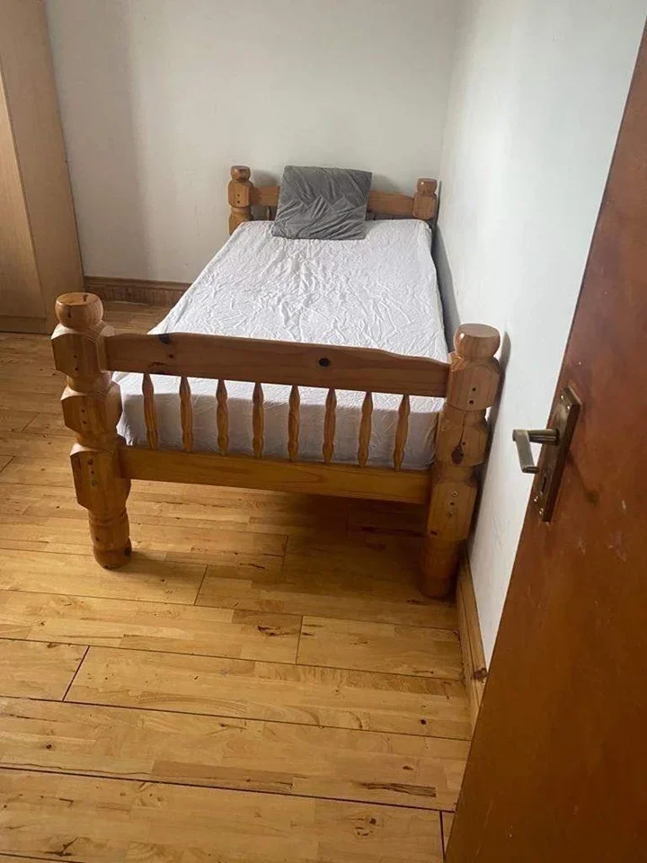 Room Fairfield Road in Greater London
