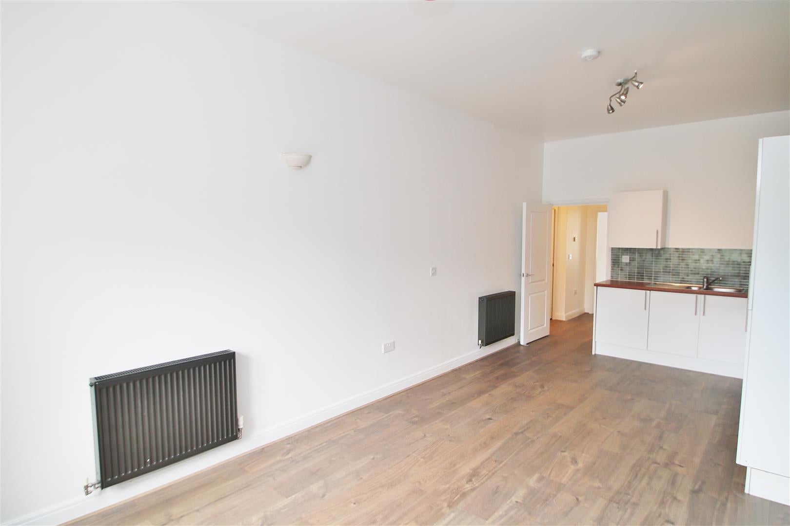 Flat Carshalton Road in Greater London