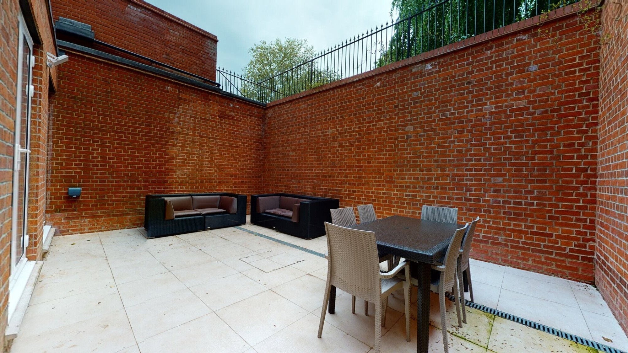 Flat Fitzjohn's Avenue in Greater London