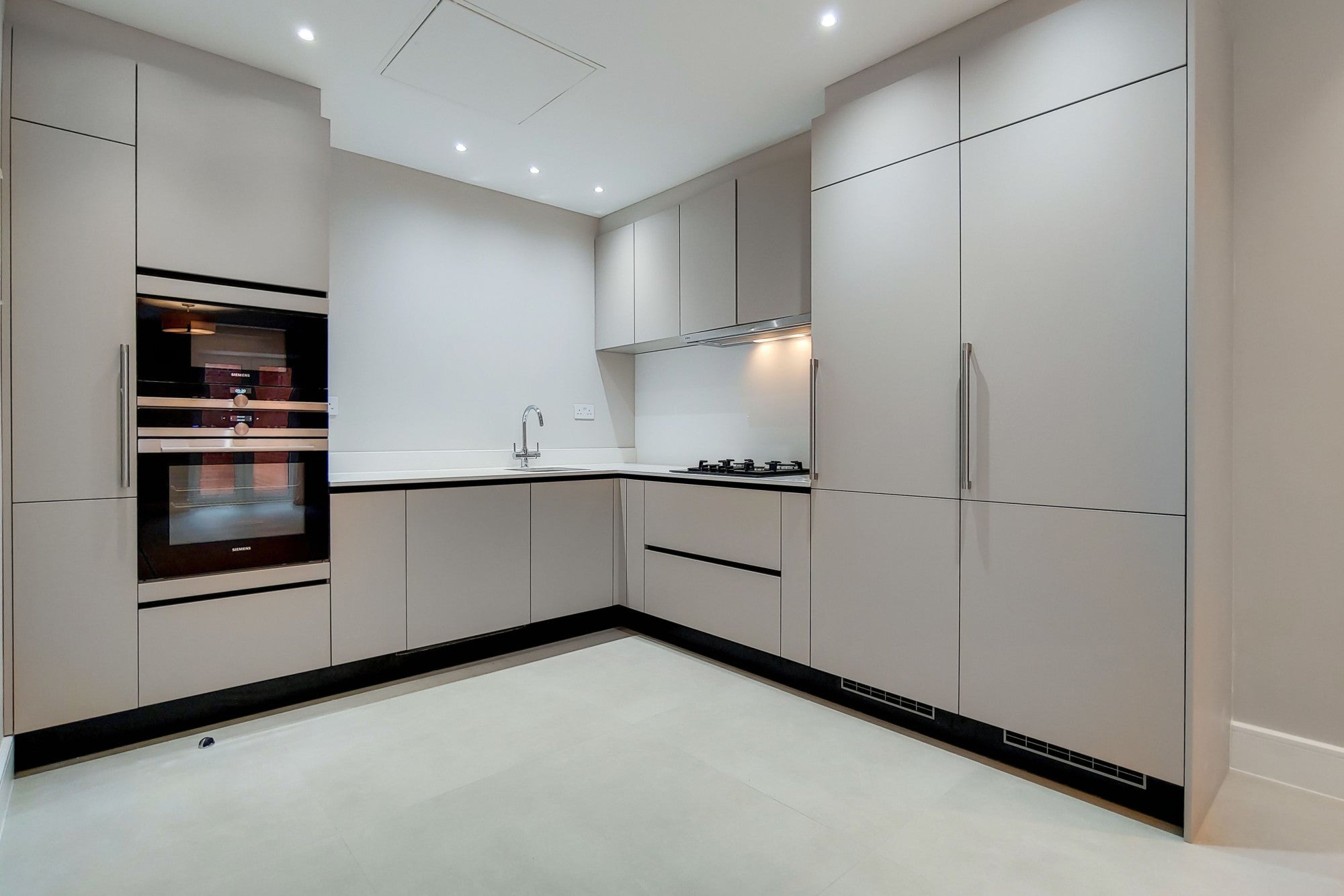 Flat Fitzjohn's Avenue in Greater London