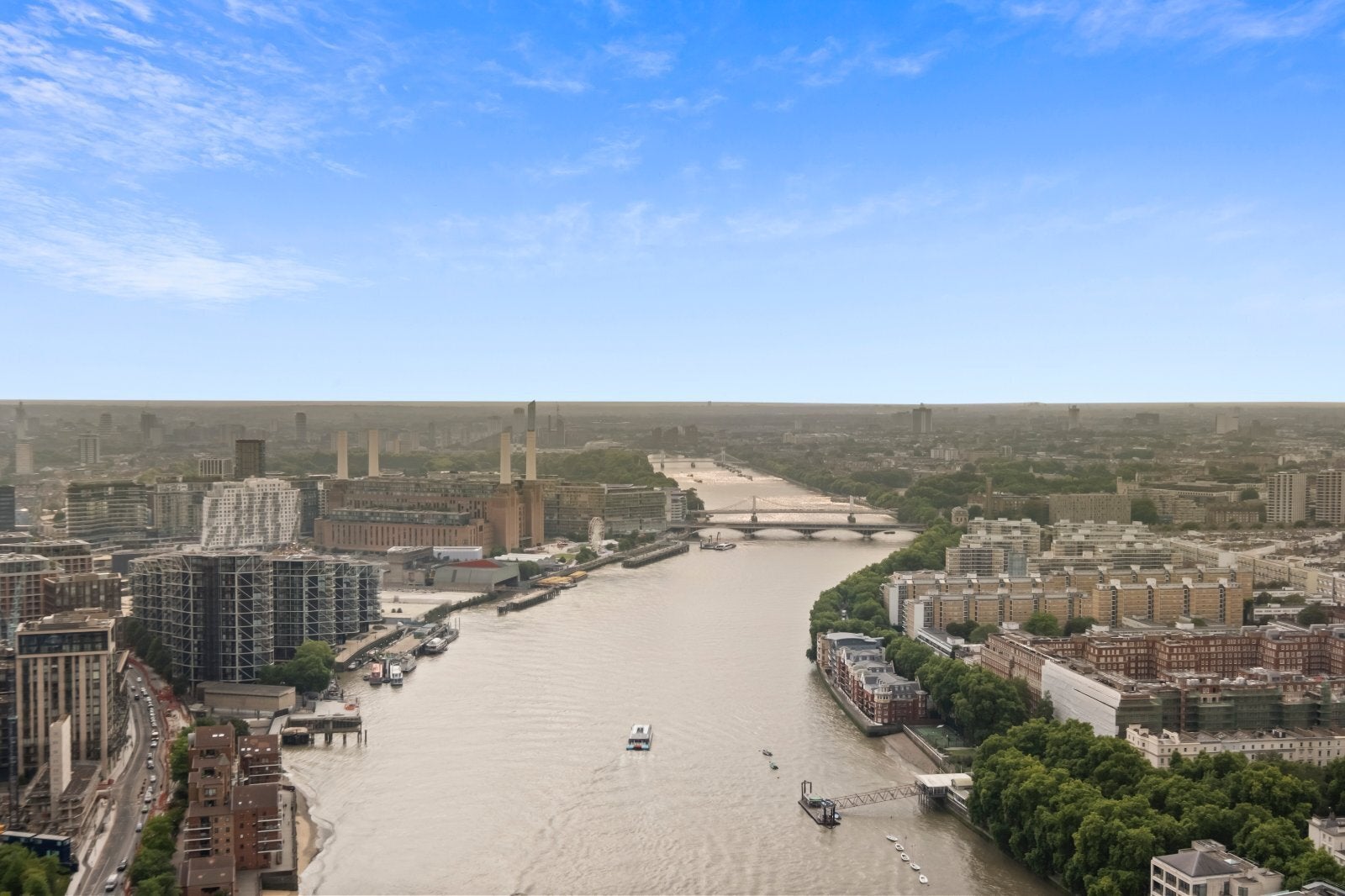 Flat Nine Elms Lane in Greater London