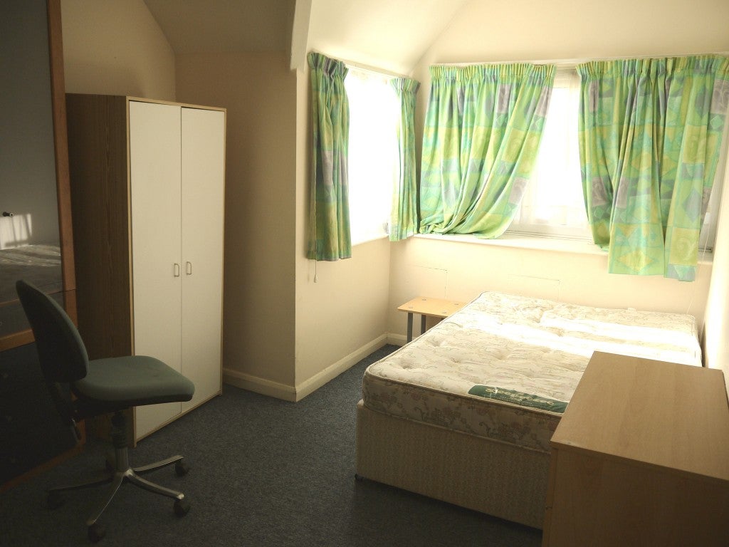 House Finchley Lane in Greater London