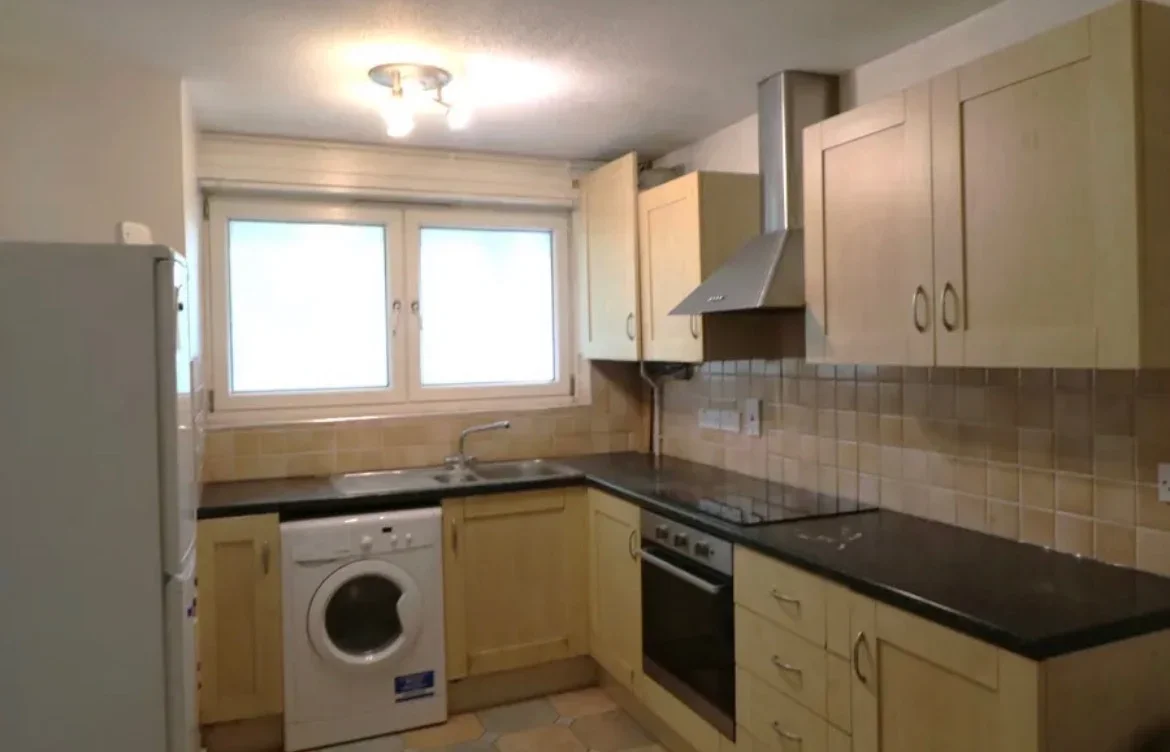 Flat Heron Court in Greater London