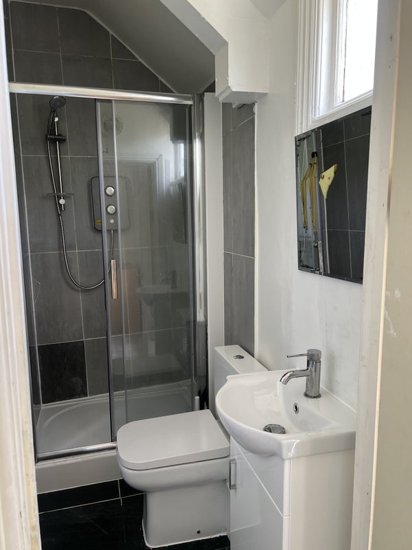 Room Godstone Road in Greater London
