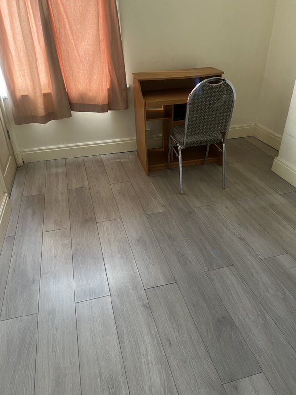Room Godstone Road in Greater London