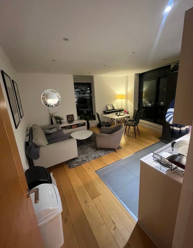 Room East India Dock Road in Greater London