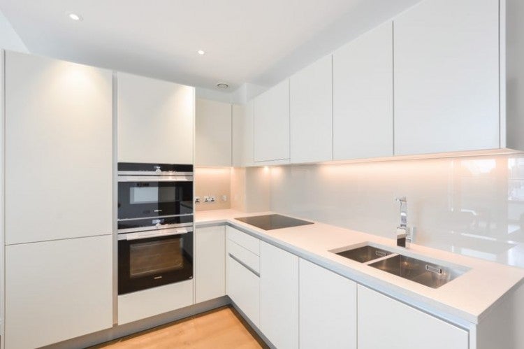 Flat Queenstown Road in Greater London
