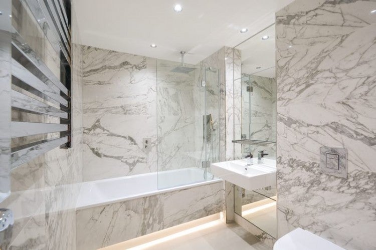 Flat Queenstown Road in Greater London